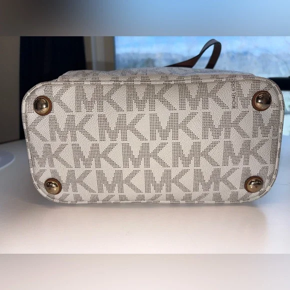 Michael Kors Jet Set Travel Vanilla MK Logo Tote Bag - Picture 6 of 9
